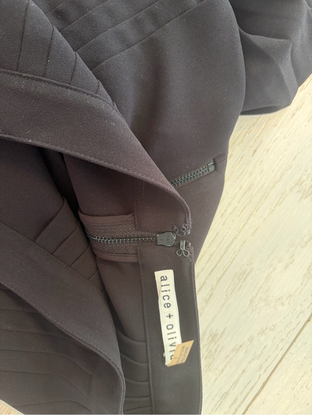 Alice + Olivia Black Pleated Skirt with Zip Detail - Picture 3 of 3